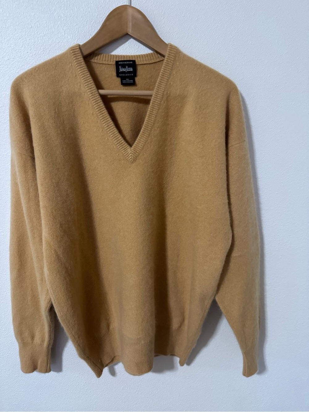 Vintage Neiman Marcus 100% Cashmere V-Neck Sweater Camel Scotland Made-Large
